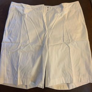 White, Sak’s 5th Avenue size 14 shorts